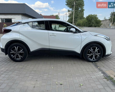 Белый Тойота C-HR, объемом двигателя 1.8 л и пробегом 38 тыс. км за 28900 $, фото 4 на Automoto.ua