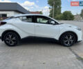 Белый Тойота C-HR, объемом двигателя 1.8 л и пробегом 38 тыс. км за 28900 $, фото 4 на Automoto.ua
