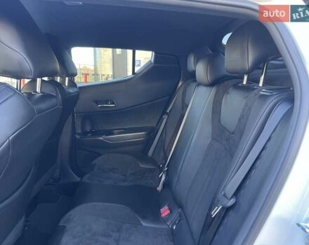 Белый Тойота C-HR, объемом двигателя 1.99 л и пробегом 27 тыс. км за 27500 $, фото 45 на Automoto.ua