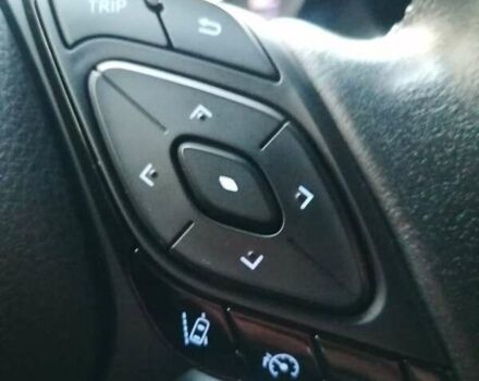 Белый Тойота C-HR, объемом двигателя 1.8 л и пробегом 31 тыс. км за 31000 $, фото 25 на Automoto.ua