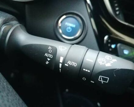 Белый Тойота C-HR, объемом двигателя 1.8 л и пробегом 31 тыс. км за 31000 $, фото 27 на Automoto.ua