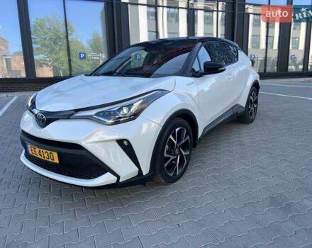 Белый Тойота C-HR, объемом двигателя 1.99 л и пробегом 27 тыс. км за 27500 $, фото 3 на Automoto.ua