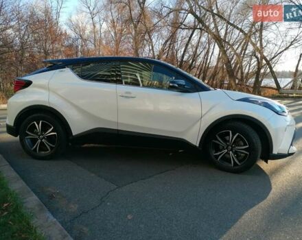 Белый Тойота C-HR, объемом двигателя 1.8 л и пробегом 31 тыс. км за 31000 $, фото 4 на Automoto.ua