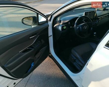 Белый Тойота C-HR, объемом двигателя 1.8 л и пробегом 31 тыс. км за 31000 $, фото 11 на Automoto.ua