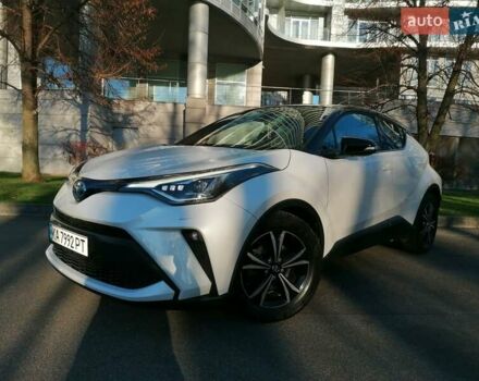 Белый Тойота C-HR, объемом двигателя 1.8 л и пробегом 31 тыс. км за 31000 $, фото 1 на Automoto.ua