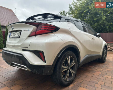 Белый Тойота C-HR, объемом двигателя 1.99 л и пробегом 90 тыс. км за 29700 $, фото 2 на Automoto.ua