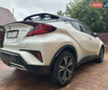 Белый Тойота C-HR, объемом двигателя 1.99 л и пробегом 90 тыс. км за 29700 $, фото 2 на Automoto.ua