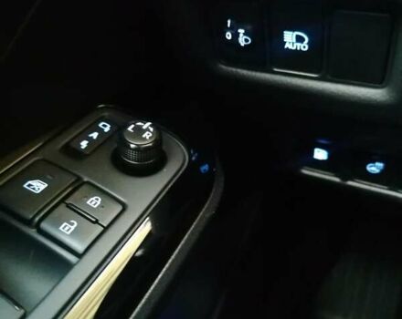 Белый Тойота C-HR, объемом двигателя 1.8 л и пробегом 31 тыс. км за 31000 $, фото 33 на Automoto.ua