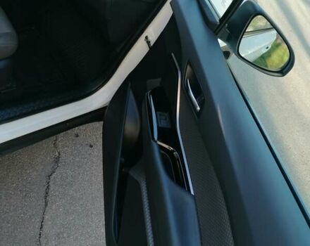 Белый Тойота C-HR, объемом двигателя 1.8 л и пробегом 31 тыс. км за 31000 $, фото 15 на Automoto.ua