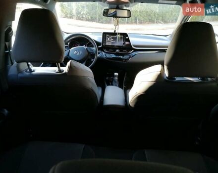 Белый Тойота C-HR, объемом двигателя 1.8 л и пробегом 31 тыс. км за 31000 $, фото 18 на Automoto.ua