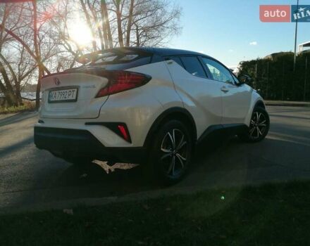 Белый Тойота C-HR, объемом двигателя 1.8 л и пробегом 31 тыс. км за 31000 $, фото 6 на Automoto.ua