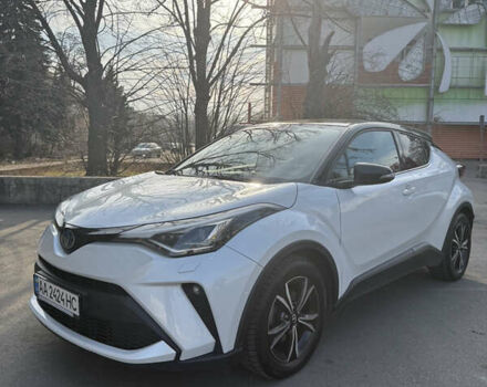 Белый Тойота C-HR, объемом двигателя 1.99 л и пробегом 51 тыс. км за 30500 $, фото 2 на Automoto.ua