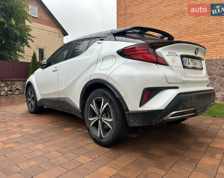 Белый Тойота C-HR, объемом двигателя 1.99 л и пробегом 90 тыс. км за 29700 $, фото 4 на Automoto.ua