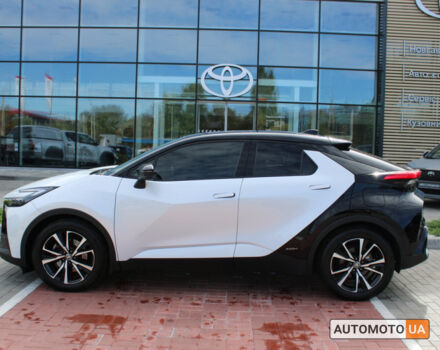 Тойота C-HR 2023 в Черкассах на Automoto.ua Белый Тойота C-HR, объемом двигателя 2 л и пробегом 18 тыс. км за 43173 $, фото 4 на Automoto.ua