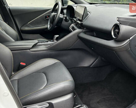 Білий Тойота C-HR, об'ємом двигуна 1.99 л та пробігом 17 тис. км за 43110 $, фото 13 на Automoto.ua