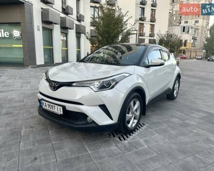 Белый Тойота C-HR, объемом двигателя 1.2 л и пробегом 146 тыс. км за 15700 $, фото 1 на Automoto.ua
