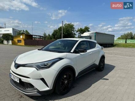 Белый Тойота C-HR, объемом двигателя 1.8 л и пробегом 51 тыс. км за 20300 $, фото 1 на Automoto.ua
