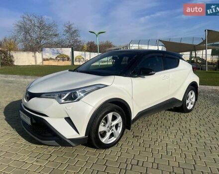 Белый Тойота C-HR, объемом двигателя 1.2 л и пробегом 168 тыс. км за 16900 $, фото 1 на Automoto.ua