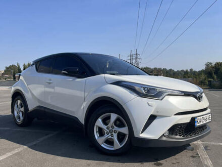 Тойота C-HR 2016 в Ирпене на Automoto.ua Белый Тойота C-HR, объемом двигателя 1.2 л и пробегом 110 тыс. км за 19700 $, фото 1 на Automoto.ua