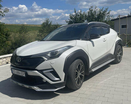 Белый Тойота C-HR, объемом двигателя 1.2 л и пробегом 76 тыс. км за 20000 $, фото 1 на Automoto.ua