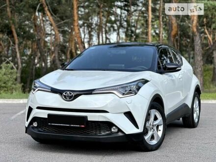 Белый Тойота C-HR, объемом двигателя 1.2 л и пробегом 77 тыс. км за 21900 $, фото 1 на Automoto.ua