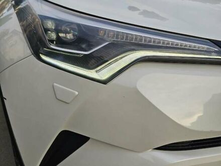 Білий Тойота C-HR, об'ємом двигуна 1.2 л та пробігом 32 тис. км за 18500 $, фото 1 на Automoto.ua