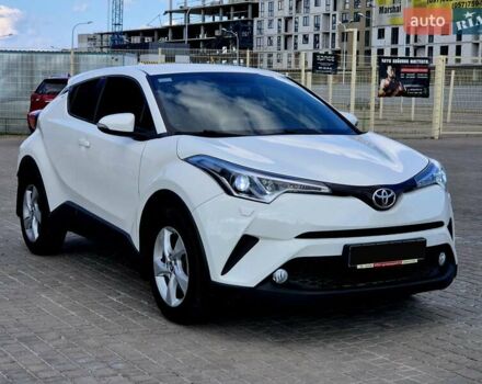 Белый Тойота C-HR, объемом двигателя 1.99 л и пробегом 117 тыс. км за 17000 $, фото 1 на Automoto.ua