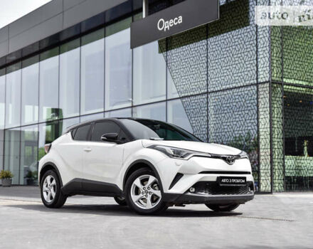 Белый Тойота C-HR, объемом двигателя 1.99 л и пробегом 55 тыс. км за 22300 $, фото 1 на Automoto.ua