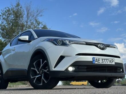 Тойота C-HR 2017 в Днепре (Днепропетровске) на Automoto.ua Белый Тойота C-HR, объемом двигателя 2 л и пробегом 156 тыс. км за 18000 $, фото 1 на Automoto.ua