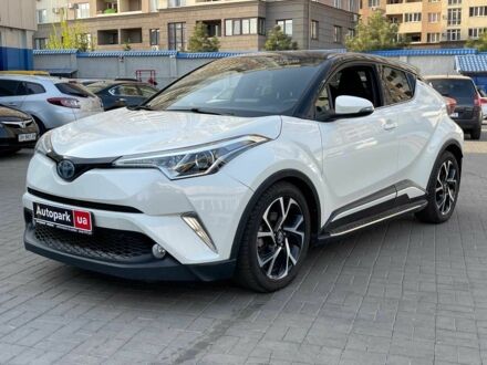 Белый Тойота C-HR, объемом двигателя 1.8 л и пробегом 95 тыс. км за 22990 $, фото 1 на Automoto.ua