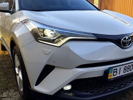 Тойота C-HR 2017 в Кременчуге на Automoto.ua Белый Тойота C-HR, объемом двигателя 1.2 л и пробегом 40 тыс. км за 25000 $, фото 1 на Automoto.ua