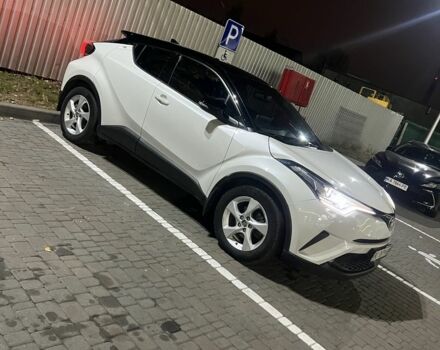 Белый Тойота C-HR, объемом двигателя 1.2 л и пробегом 92 тыс. км за 18700 $, фото 1 на Automoto.ua
