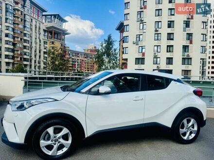 Тойота C-HR 2017 в Киеве на Automoto.ua Белый Тойота C-HR, объемом двигателя 1.2 л и пробегом 100 тыс. км за 18500 $, фото 1 на Automoto.ua