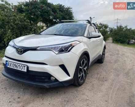 Білий Тойота C-HR, об'ємом двигуна 1.2 л та пробігом 105 тис. км за 18600 $, фото 1 на Automoto.ua