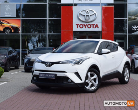 Белый Тойота C-HR, объемом двигателя 2 л и пробегом 62 тыс. км за 19800 $, фото 1 на Automoto.ua