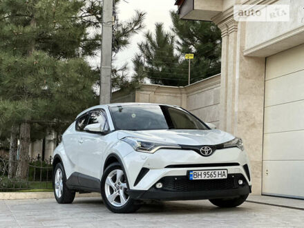 Білий Тойота C-HR, об'ємом двигуна 1.2 л та пробігом 84 тис. км за 21800 $, фото 1 на Automoto.ua