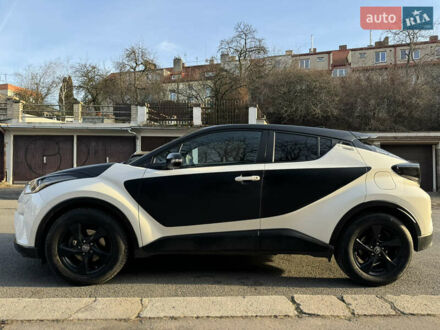 Тойота C-HR 2017 в Киеве на Automoto.ua Белый Тойота C-HR, объемом двигателя 1.99 л и пробегом 80 тыс. км за 21662 $, фото 1 на Automoto.ua