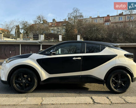 Белый Тойота C-HR, объемом двигателя 1.99 л и пробегом 80 тыс. км за 21662 $, фото 1 на Automoto.ua