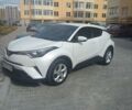 Белый Тойота C-HR, объемом двигателя 1.2 л и пробегом 50 тыс. км за 24999 $, фото 1 на Automoto.ua