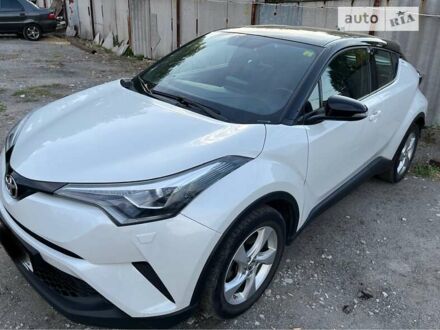 Белый Тойота C-HR, объемом двигателя 1.2 л и пробегом 94 тыс. км за 21900 $, фото 1 на Automoto.ua