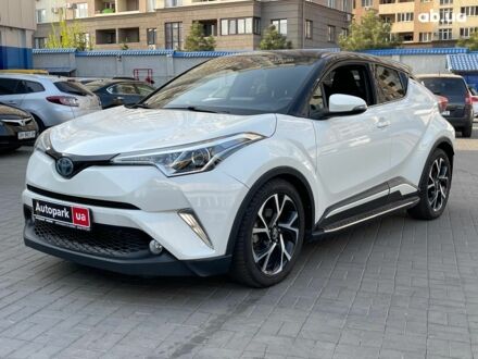 Белый Тойота C-HR, объемом двигателя 1.8 л и пробегом 95 тыс. км за 22990 $, фото 1 на Automoto.ua