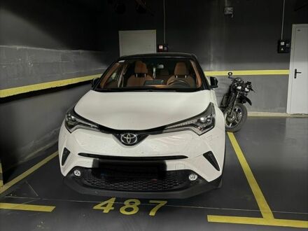 Білий Тойота C-HR, об'ємом двигуна 1.2 л та пробігом 73 тис. км за 21000 $, фото 1 на Automoto.ua