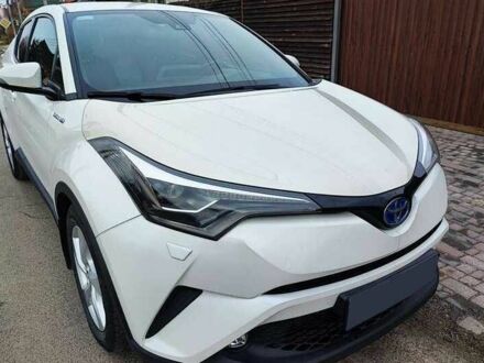 Тойота C-HR 2018 у Києві на Automoto.ua Білий Тойота C-HR, об'ємом двигуна 1.8 л та пробігом 110 тис. км за 18800 $, фото 1 на Automoto.ua
