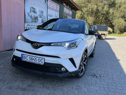 Тойота C-HR 2018 в Бродах на Automoto.ua Белый Тойота C-HR, объемом двигателя 1.99 л и пробегом 69 тыс. км за 21000 $, фото 1 на Automoto.ua