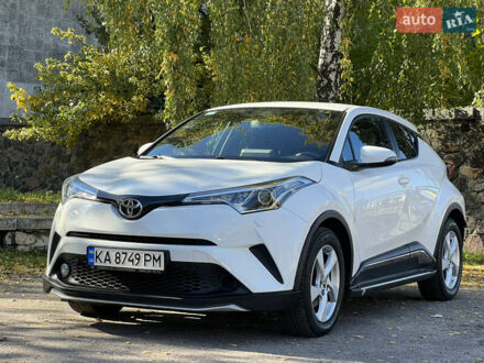 Тойота C-HR 2018 в Киеве на Automoto.ua Белый Тойота C-HR, объемом двигателя 1.2 л и пробегом 57 тыс. км за 18750 $, фото 1 на Automoto.ua