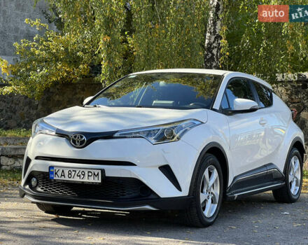 Белый Тойота C-HR, объемом двигателя 1.2 л и пробегом 57 тыс. км за 18750 $, фото 1 на Automoto.ua