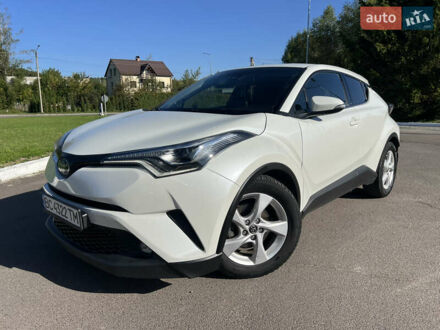 Белый Тойота C-HR, объемом двигателя 1.8 л и пробегом 139 тыс. км за 20900 $, фото 1 на Automoto.ua
