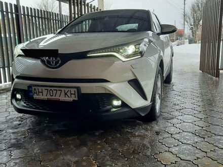 Белый Тойота C-HR, объемом двигателя 1.2 л и пробегом 43 тыс. км за 24800 $, фото 1 на Automoto.ua