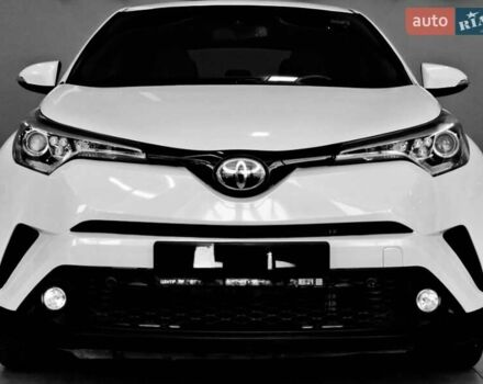 Белый Тойота C-HR, объемом двигателя 1.99 л и пробегом 94 тыс. км за 15500 $, фото 1 на Automoto.ua