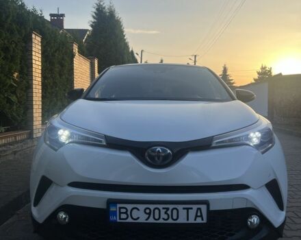 Белый Тойота C-HR, объемом двигателя 1.8 л и пробегом 72 тыс. км за 20700 $, фото 1 на Automoto.ua